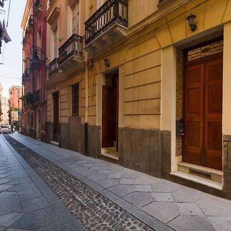 Antica Casa In Centro Storico Castello 公寓